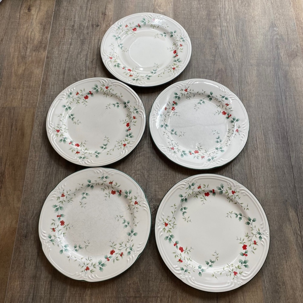 Pfaltzgraff Winterberry Dinner Plates Set of 5 Christmas Holly Berry 10 inch